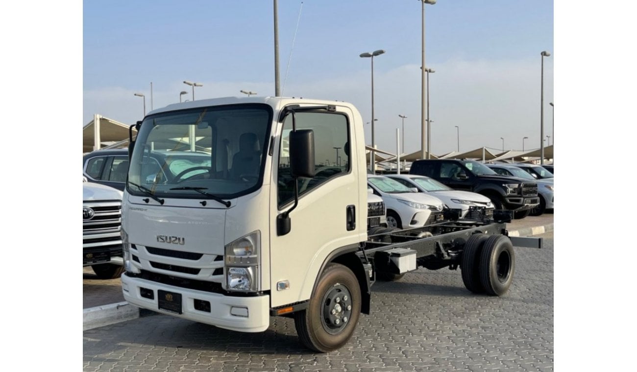 Isuzu NPR 2023